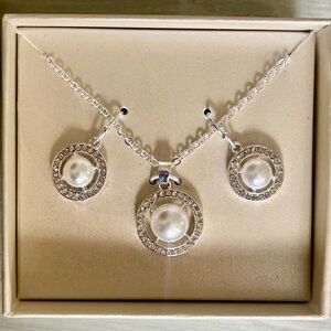 Elegant Silver Pearl and Crystal Pearl Pendant & Earrings Jewelry Set NWT